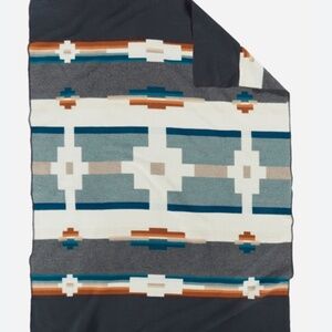With Tags - Pendleton Kitt Peak Wool Blanket - Queen - used in photo shoots